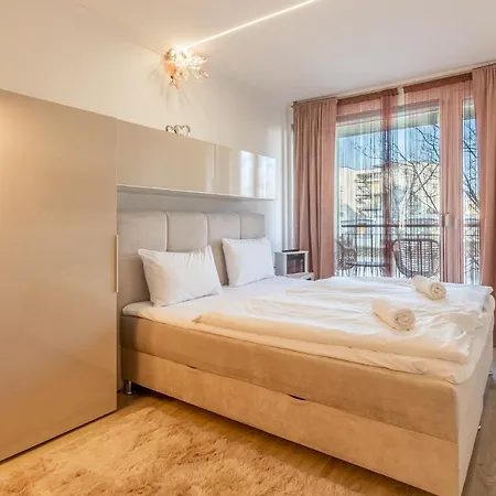 Apartment Barocco Apartman By Bltn *